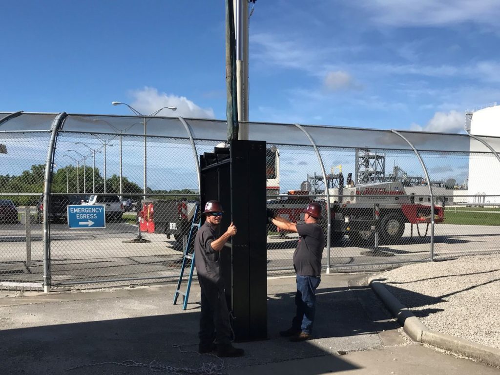 Mid Florida Diesel's lead Technician, Josh Little, gives the thumbs up on a successful extraction!